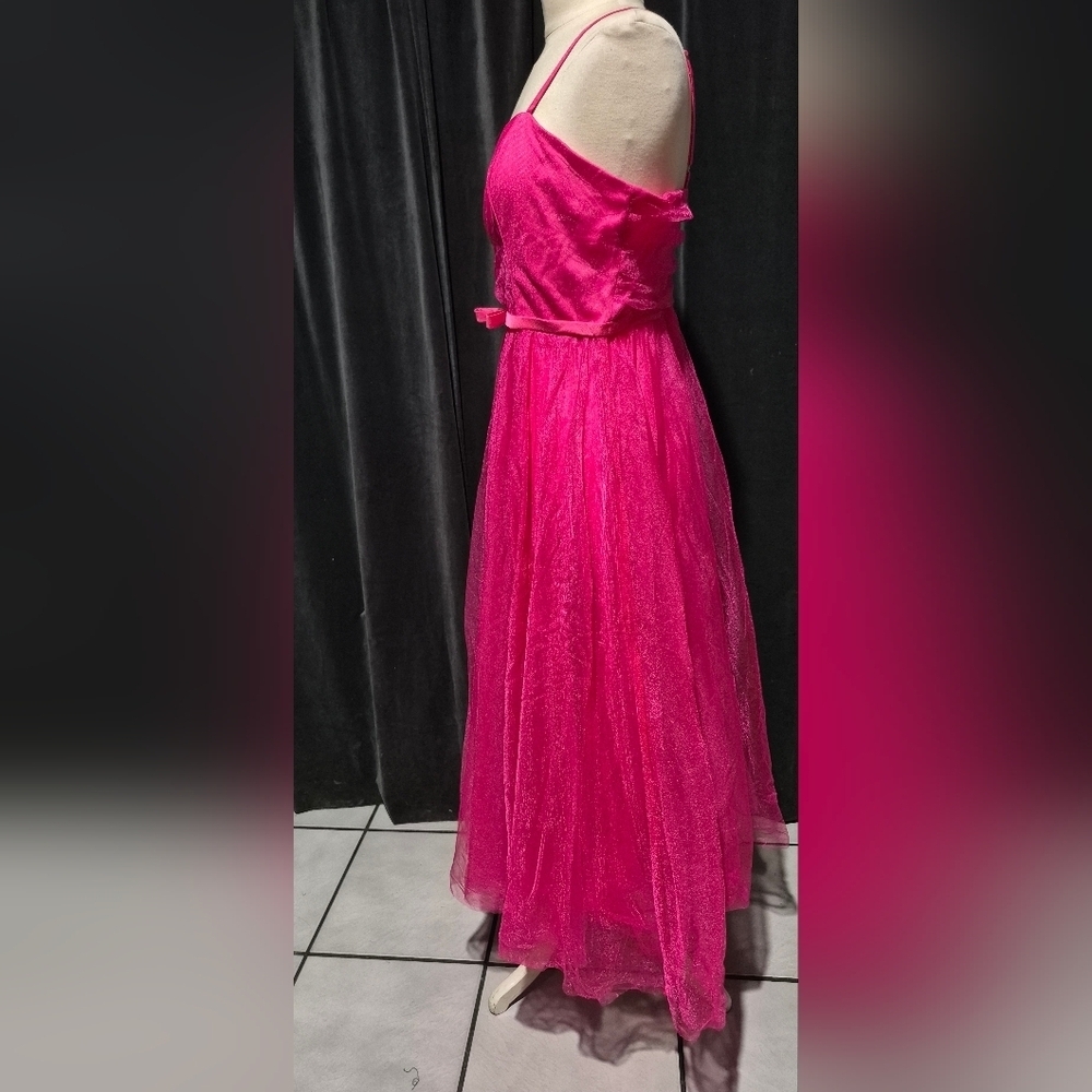 Elegant Pink Dress - Picture 2 of 3